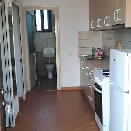 Jone * Golem (Tirana)