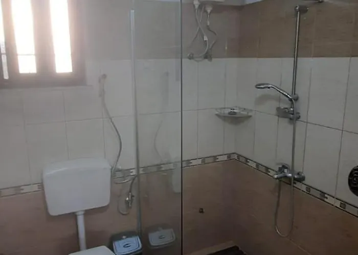 Jone Apartamento Golem (Tirana)